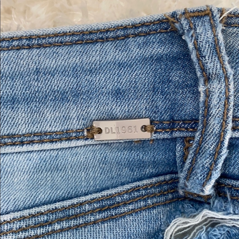 DL1961 light wash distressed jeans - Picture 8 of 8